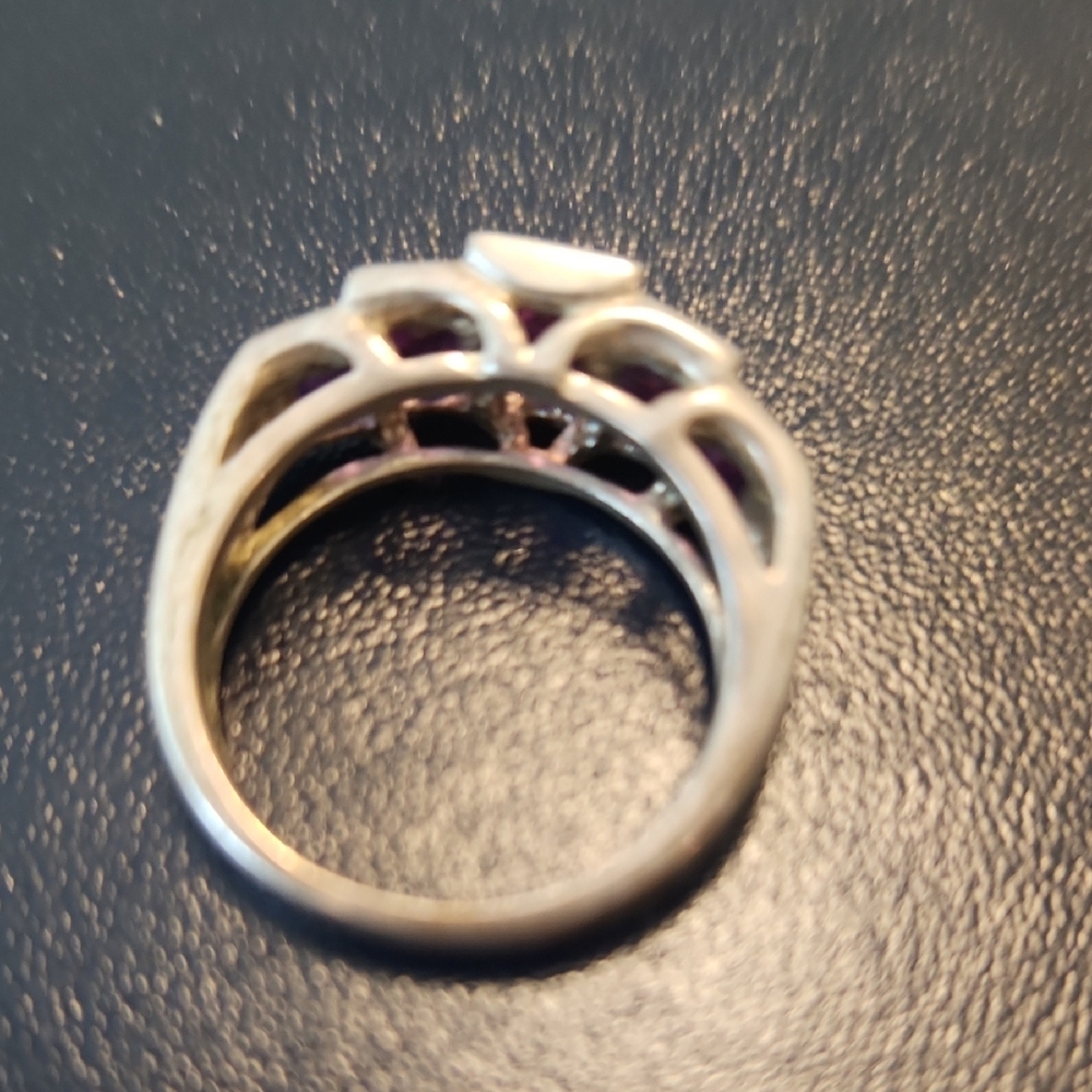 Elegant Sterling Silver Ring with Amethyst Stones - Picture 2 of 5